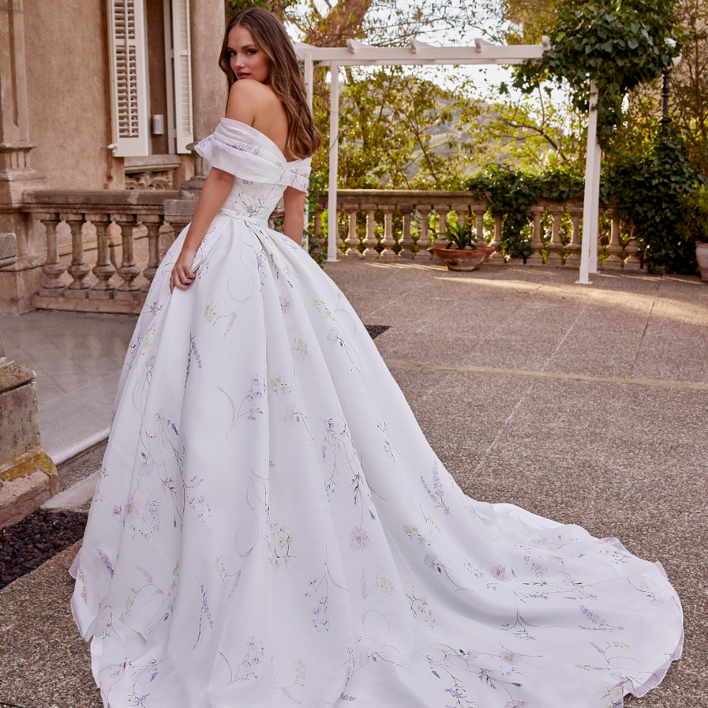Be Unforgettable: Say Yes To A Coloured Wedding Dress – Envious